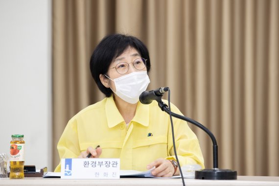 "수돗물 유충 사태" 전국 485개 정수장 일제점검…한화진 환경장관 현장 방문