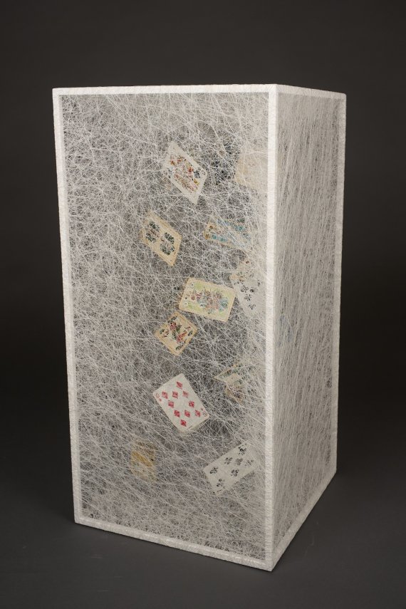 [서울=뉴시스]Shiota Chiharu, State of Being (Playing Cards), 2022, Metal frame, card game and thread, 70 x 35 x 35 cm, 27.6 x 13.8 x 13.8 in.