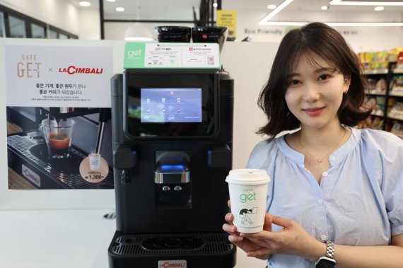 CU는 자체커피상표 GET커피를 전면 리뉴얼한다고 17일 밝혔다. CU 제공.