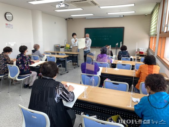 의정부문화재단 2022 찾아가는 문화예술교육- 연필 인물화 수업. 사진제공=의정부문화재단