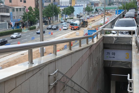 부산 도시철도 2호선 가야역 3번 출구에서 본 도로 전망.2022.7.14/© 뉴스1 노경민 기자