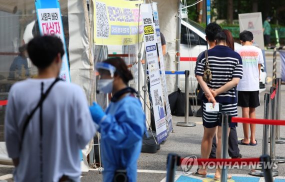 코로나19 전국 주간 위험도 2주 연속 '중간' 유지