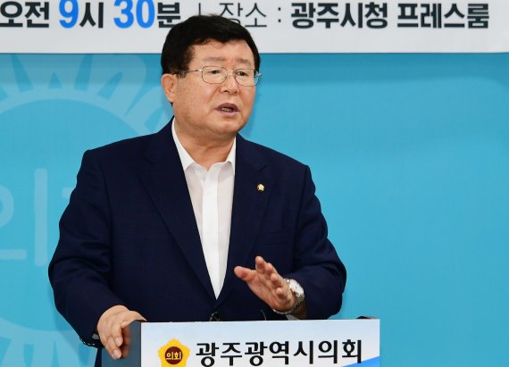 설훈 더불어민주당 당대표 후보가 19일 광주시의회 브리핑룸에서 기자회견을 열고 "역사에 남는 민주당을 만들고 싶다＂며 출마 입장을 밝히고 있다.2022.7.19/뉴스1 © News1 박준배 기자 /사진=뉴스1