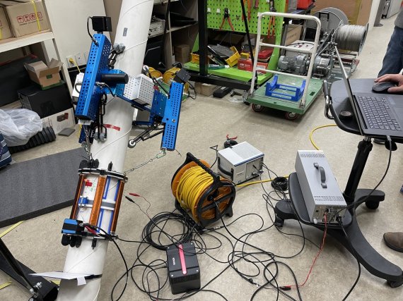 개발된 전자기센서와 견인로봇 [건설연 제공. 재판매 및 DB 금지]