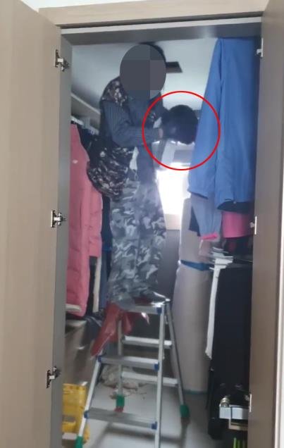 신축 아파트 드레스룸서 심한 악취, 천장 뜯어보니 '경악'