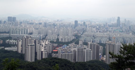 서울 강남구 대모산에서 바라본 아파트 단지. 2022.7.8/뉴스1 © News1 황기선 기자