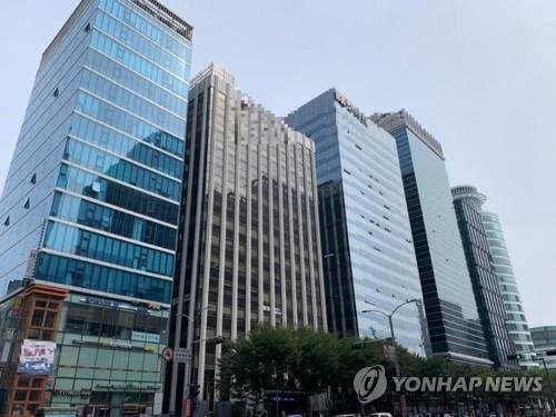 서울 강남대로변에 있는 오피스 빌딩. /연합뉴스