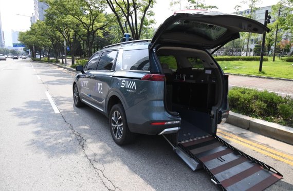 [서울=뉴시스]휠체어 탑승 가능 자율차 A02-2.(제공=서울시)2022.07.20. photo@newsis.com