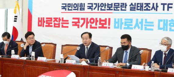 [서울=뉴시스] 고범준 기자 = 지난 15일 서울 여의도 국회에서 열린 국민의힘 국가안보문란 실태조사 TF 2차회의에서 한기호 위원장이 발언을 하고 있다. (공동취재사진) 2022.07.15. photo@newsis.com