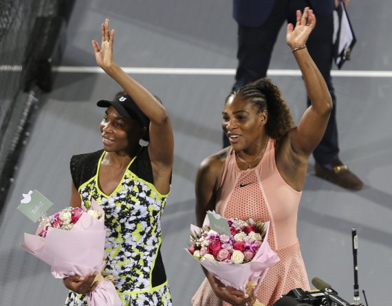 [아부다비=AP/뉴시스]    Venus Williams (esquerda) e Serena Williams.  27.12.2018
