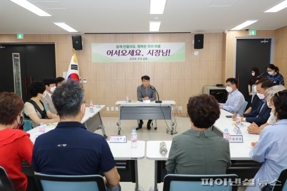 하은호 군포시장 11일부터 20일까지 12개 동행정복지센터와 119개 경로당 등 145곳 방문. 사진제공=군포시