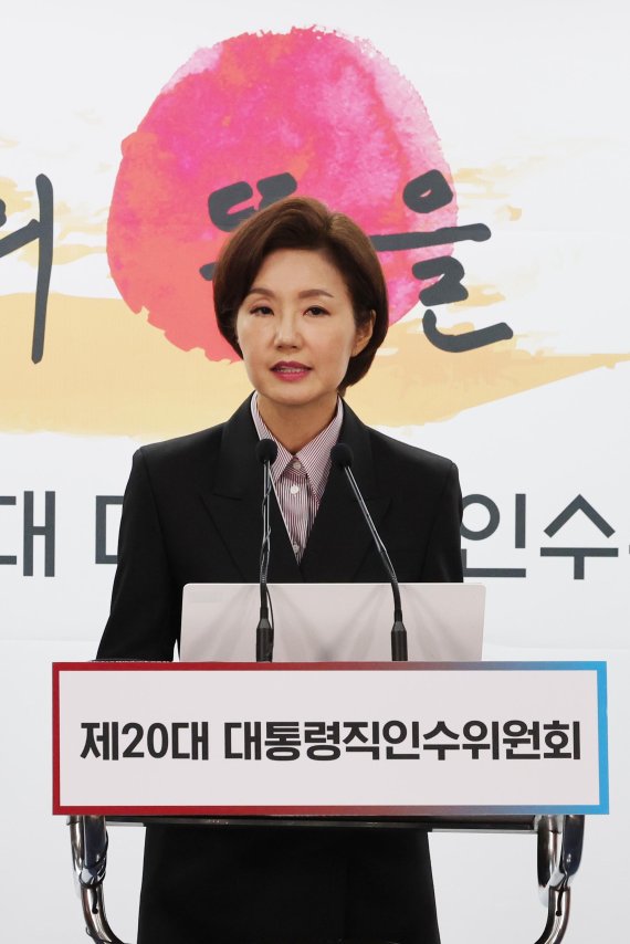 '내부총질' 문자 논란에 김연주 "대통령 취임식 뒤 탈당..잘했다 싶다"