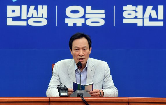 우상호 더불어민주당 비상대책위원장이 24일 서울 여의도 국회에서 기자간담회를 하고 있다. (공동취재) 2022.7.24/뉴스1 © News1 허경 기자