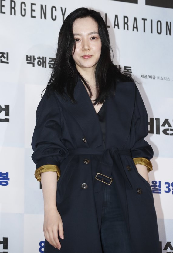 배우 임수정이 25일 오후 서울 코엑스 메가박스에서 열린 영화 ‘비상선언’(감독 한재림) VIP 시사회에서 포즈를 취하고 있다. © News1 권현진 기자