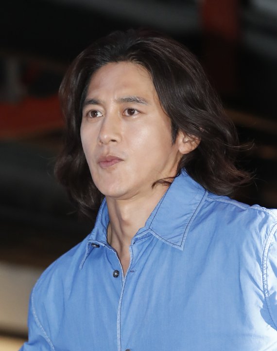 배우 고수가 25일 오후 서울 코엑스 메가박스에서 열린 영화 ‘비상선언’(감독 한재림) VIP 시사회에 참석하고 있다. © News1 권현진 기자