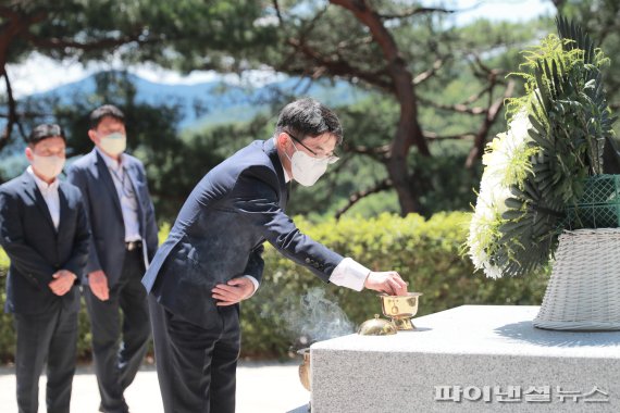 이석범 남양주시 부시장 25일 취임식 전 현충탑 참배. 사진제공=남양주시