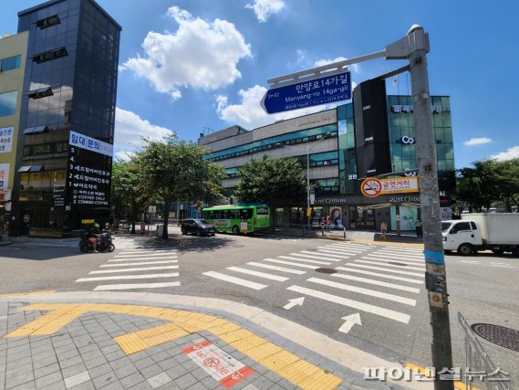 26일 서울 동작구 노량진동 공시촌 교차로 앞 횡단보도. 사진=김동규 기자