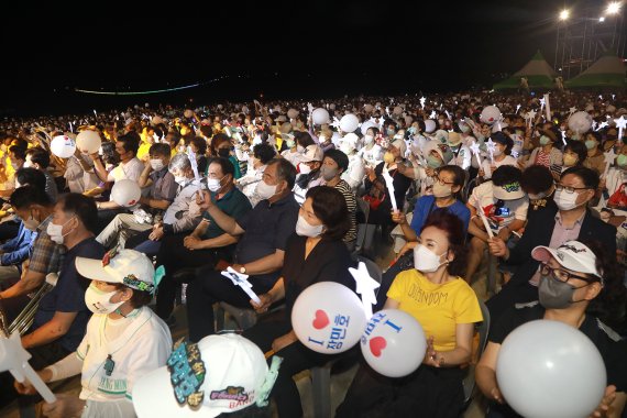 '2022 울산조선해양축제' 공연을 즐기는 시민들 모습.© 뉴스1