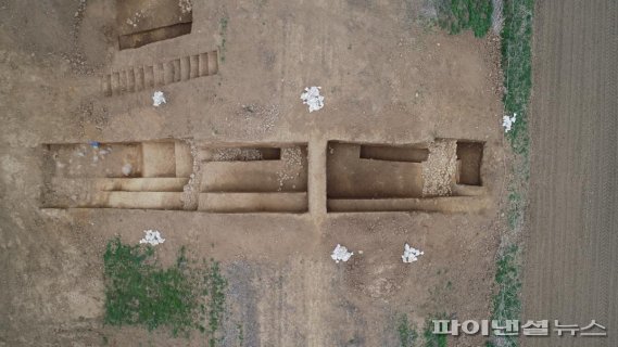 파주 육계토성 성토 중심 구간 전경 트렌치. 자료제공=문화재청 국립문화재연구원