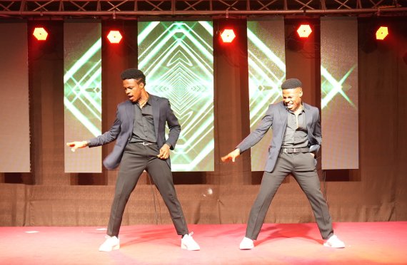 지난 22일 나이지리아 아부자 쉐라톤 호텔에서 K-팝 페스티벌과 대사배 K-팝 노래대회가 함께 진행됐다. 댄스 1위팀 C-Fly&Pbarain. (사진=주나이지리아한국문화원 제공) photo@newsis.com *재판매 및 DB 금지