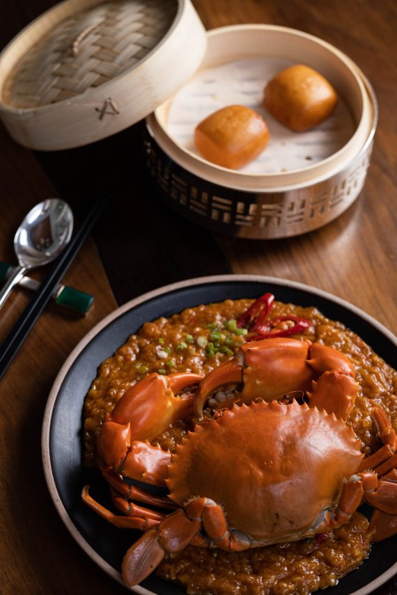 포시즌스 호텔 서울이 운영하는 중식당 ‘유유안(Yu Yuan)’은 부산의 명물 ‘청게’를 활용해 싱가포르의 상징적인 크랩 요리를 맛 볼 수 있는 ‘머드크랩 프로모션’을 진행한다.