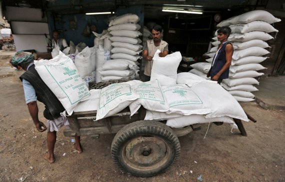인도 구자라트주 아마다바드에서 촬영된 설탕 도매상.로이터뉴스1