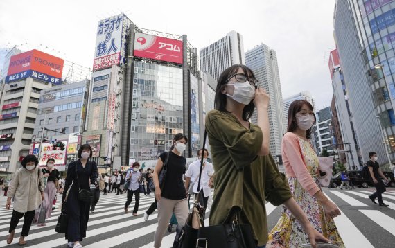 지난 28일 일본 도쿄 신주쿠 거리 모습. EPA연합뉴스