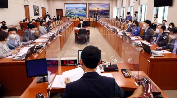 [속보] 직장인 밥값 비과세 한도 10→20만원 상향.. 국회 민생특위 통과