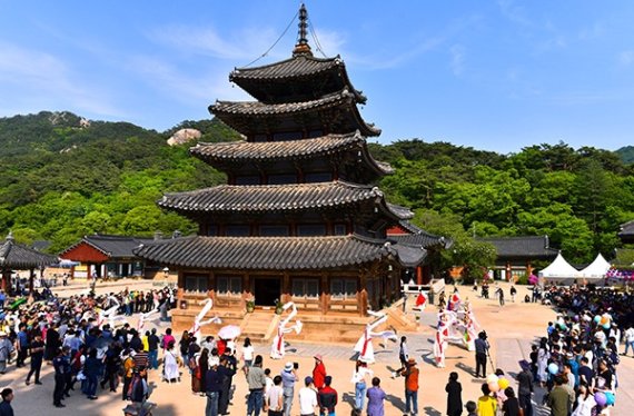 보은군 법주사 탑돌이 재연 장면. (보은군 제공)ⓒ 뉴스1