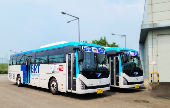 인천교통공사는 청라~강서간 BRT노선(7700번) 출근시간대 2대를 증차해 8월 1일부터 운행한다.
