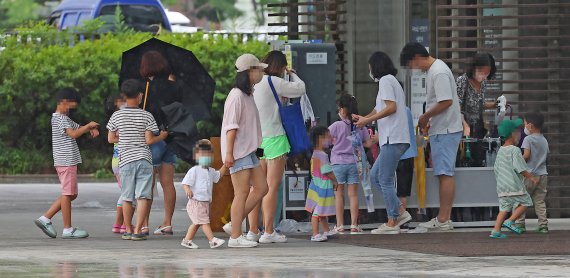 박홍근 "만 5세 조기입학, 원점에서 재검토해야"