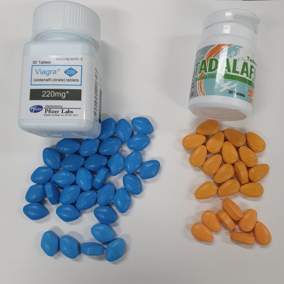 \uac00\uc9dc \ube44\uc544\uadf8\ub77c\u00b7\uc2dc\uc54c\ub9ac\uc2a4 \ud310\ub9e4\ud55c \uc131\uc778\uc6a9\ud488\uc810 \uc5c5\uc8fc 2\uba85 \uc785\uac74 - \ud30c\uc774\ub0b8\uc15c\ub274\uc2a4
