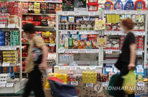 7월 소비자물가 6.3%↑… 기름값·공공요금·외식비 다 올랐다 (종합)