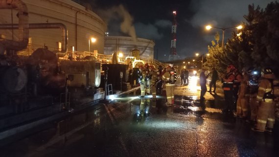 울산 석유화학업체 화재...벙커C유 탱크 옆에서 발화