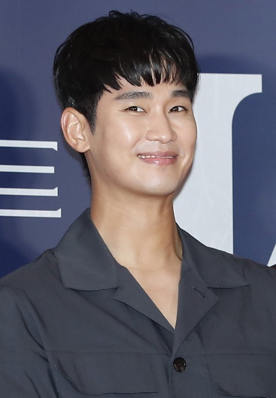 배우 김수현이 2일 오후 서울 강남구 메가박스 코엑스점에서 열린 영화 '헌트(HUNT)' VIP 시사회에서 미소를 짓고 있다. ⓒ News1 권현진 기자