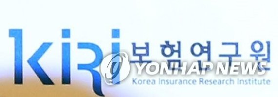 "보험사 헬스케어 서비스, 의료법 규제에 막혀…경계 재정립 시급"