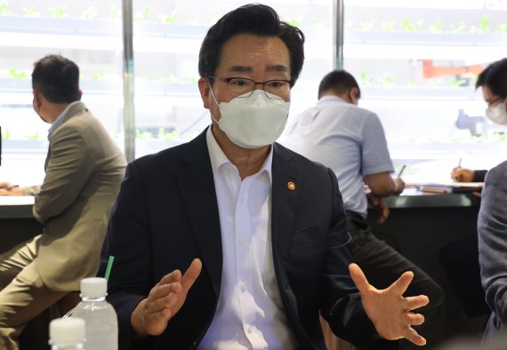 배추·무 수입추진 추석 물가안정...농가당 1억 사료비 지원
