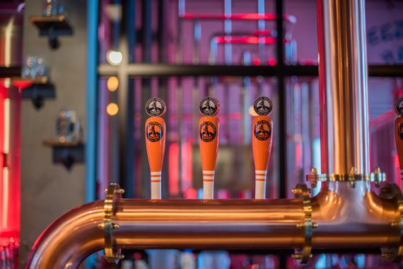 춘천의 관광 명소로 떠오르는 브루펍인 스퀴즈 브루어리(스퀴즈 브루어리 제공)ⓒ 뉴스1