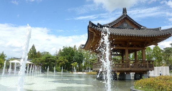 전북대학교 건지광장 문회루 분수대 자료사진. 뉴시스