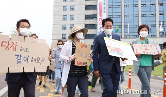 최대호 안양시장 기후위기비상행동 출범 가두행진 참석. 사진제공=안양시