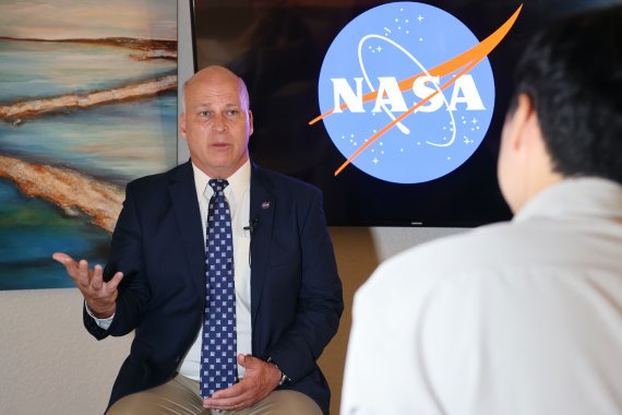 NASA 존 구이디 우주탐사시스템부 부국장은 4일 한국의 심우주 탐사 전략에 대해 조언을 하고 있다. /공동사진취재단