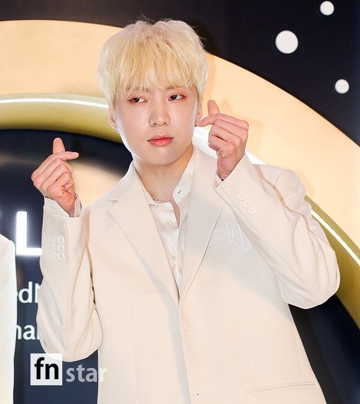 [포토] 위너 강승윤, '상남자의 하트'