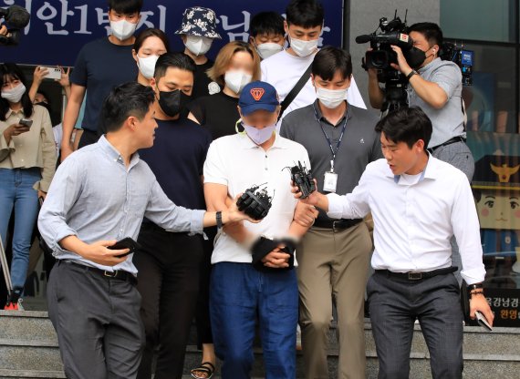 '강남 유흥주점 마약 사망사건' 마약 공급책 일당 송치...'묵묵부답'