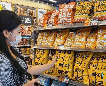 이마트24은 스낵패키지로 레드닷 디자인 어워드에서 수상했다. 이마트24 제공.