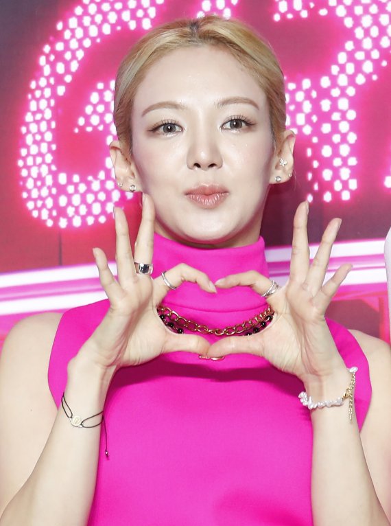 그룹 소녀시대(Girl's Generation) 효연이 5일 오전 서울 강남구 인터컨티넨탈 서울 코엑스에서 가진 데뷔 15주년 기념 '포에버 원(OREVER 1)' 컴백 기자회견에서 포즈를 취하고 있다. 2022.8.5/뉴스1 ⓒ News1 권현진 기자