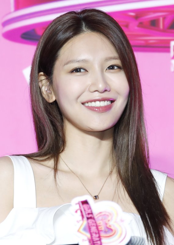 그룹 소녀시대(Girl's Generation) 수영이 5일 오전 서울 강남구 인터컨티넨탈 서울 코엑스에서 가진 데뷔 15주년 기념 '포에버 원(OREVER 1)' 컴백 기자회견에서 미소를 짓고 있다. 2022.8.5/뉴스1 ⓒ News1 권현진 기자