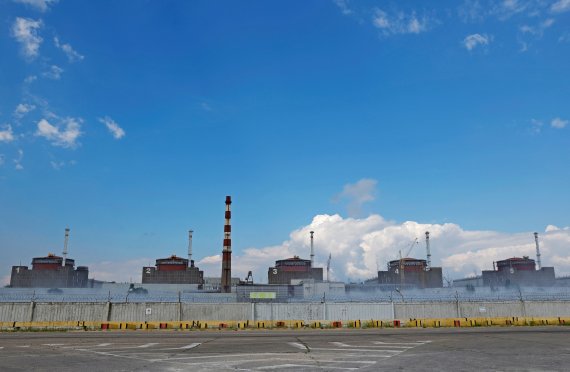 4일(현지시간) 우크라이나 자포리자(州) 에네르호다르에 있는 자포리자 원자력 발전소의 모습. 22.08.04 ⓒ 로이터=뉴스1 ⓒ News1 김예슬 기자