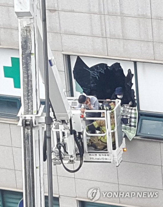 이천 관고동 병원 건물서 화재…환자·간호사 등 5명 사망 (출처=연합뉴스)