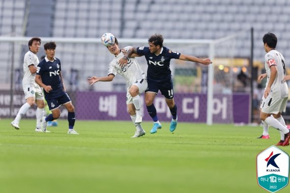안산과 서울 이랜드가 2-2로 비겼다.(한국프로축구연맹 제공)ⓒ 뉴스1