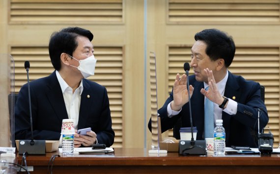 안철수(왼쪽), 김기현 국민의힘 의원. 2022.7.13/뉴스1 ⓒ News1 이재명 기자
